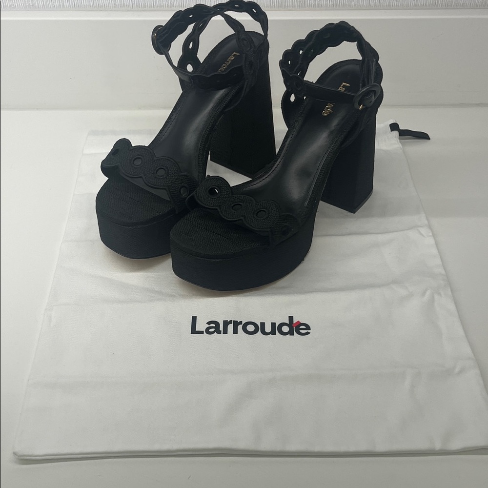 NWOT Larroude Dolly Broderie Sandals Heels Black Size 8.5